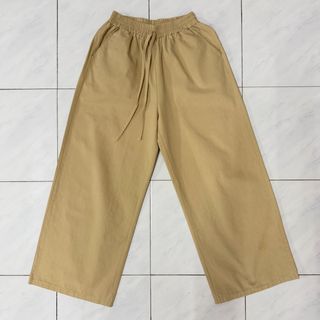 (Category: ) located in . Submitted by shopaholicwardrobe_ (Listing ID 1467987366, Image 1). Description: .