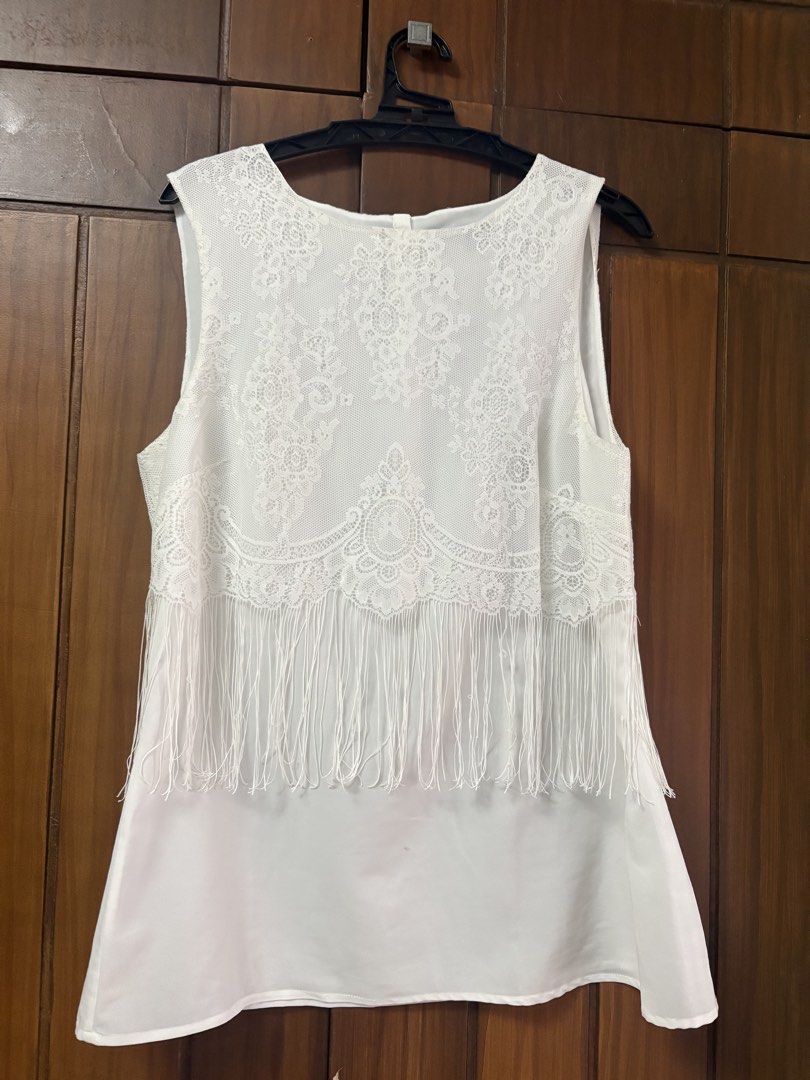 Fringe sleeveless lace top (Category: Sleeveless) located in Manila. Submitted by closetnco (Listing ID 1467875732, Image 1). Description: Rfs: too small .