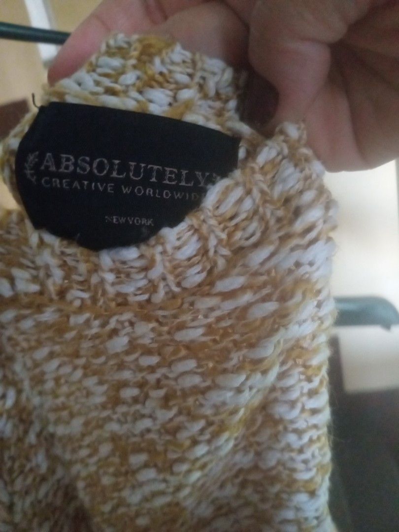Fur long sleeve sweatshirt for.your needs (Category: Activewear) located in Manila. Submitted by padillahe35291 (Listing ID 1467911495, Image 3). Description: large size yellow and.white combinations for your needs.