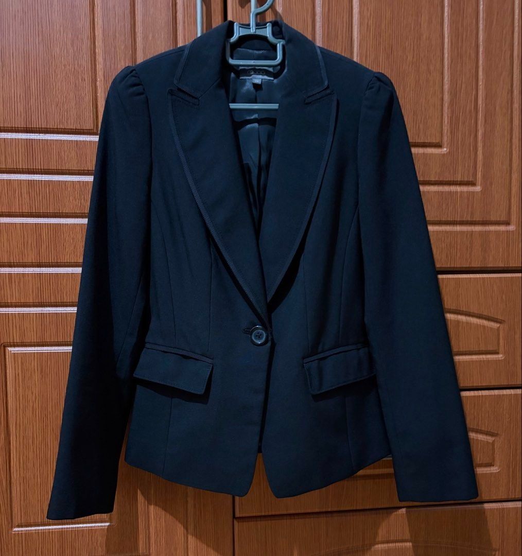 G2000 Black Blazer Size 34 (Category: Coats, Jackets and Outerwear) located in Quezon City. Submitted by garagesale2026 (Listing ID 1467840235, Image 2). Description: - Used a few times - In very good condition - Size 34 on tag, fits Small.