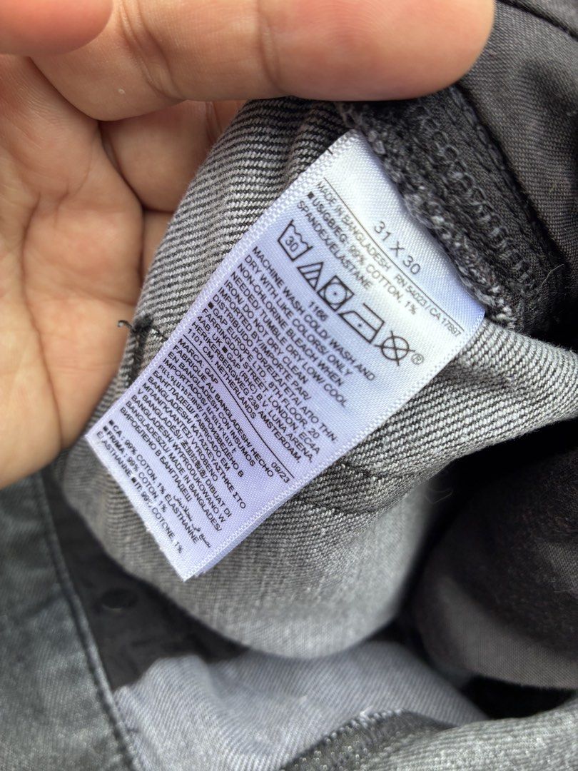 GAP JEANS (Category: Jeans) located in Las Pinas. Submitted by iamlowenz (Listing ID 1467847865, Image 3). Description: Gap Slim taper fit 31 x 30 Preloved and well-used but lots of life left Sturdy and pairs well with almost any color. Not my size anymore 😫 Selling 3 pairs at 550 each.
