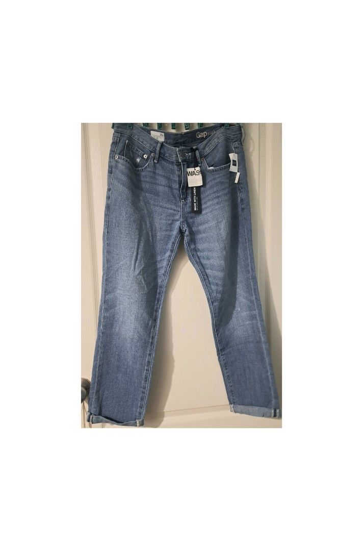 Gap 1969 Low Rise Jeans (Category: Jeans) located in Legazpi City. Submitted by alyblueberyl (Listing ID 1468025957, Image 1). Description: Brandnew with Tag.