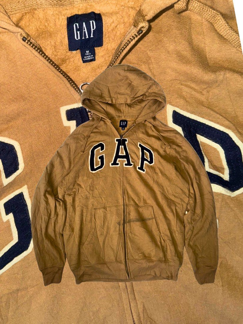 Gap full-zip hoodie (Category: Coats, Jackets and Outerwear) located in Teresa. Submitted by boanerjes (Listing ID 1467886789, Image 1). Description: khaki-colored Gap full-zip hoodie.