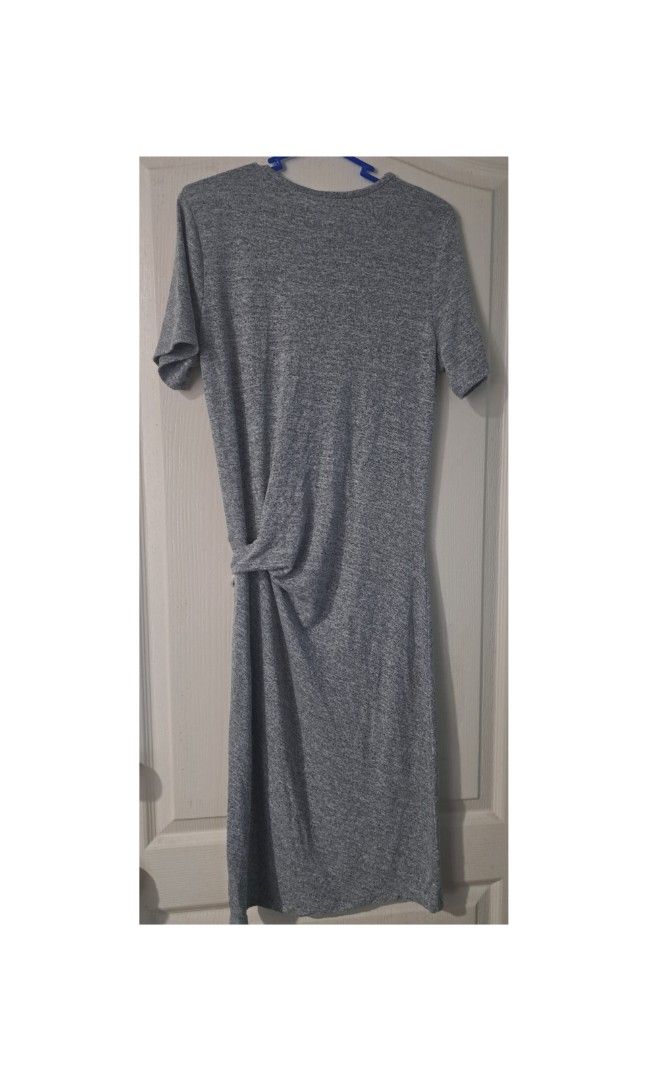 Gap Gray Dress (Category: Dresses) located in Legazpi City. Submitted by alyblueberyl (Listing ID 1467915301, Image 2). Description: Size XS Stretchable and comfy material.
