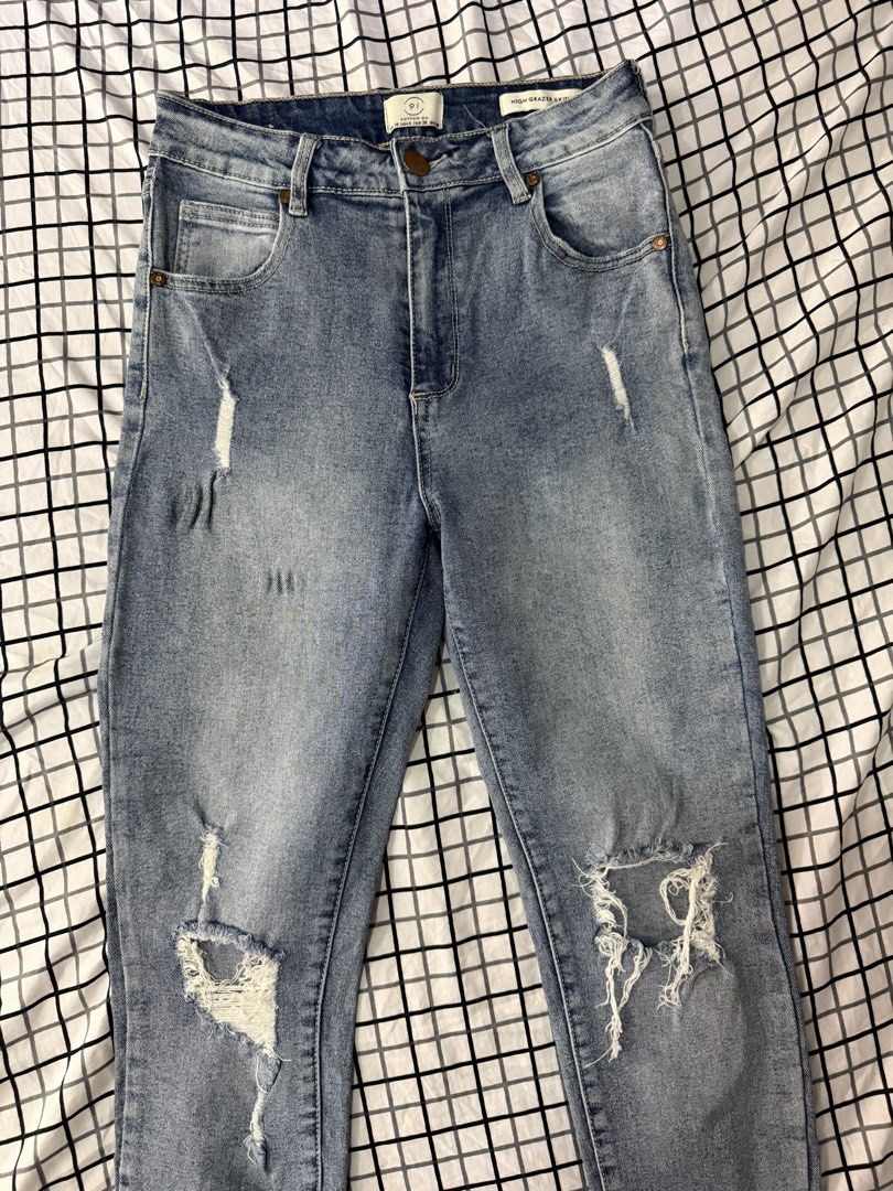 Gap high-rise denim pants (Category: Jeans) located in Quezon City. Submitted by pinkyswearshop (Listing ID 1467894511, Image 2). Description: .