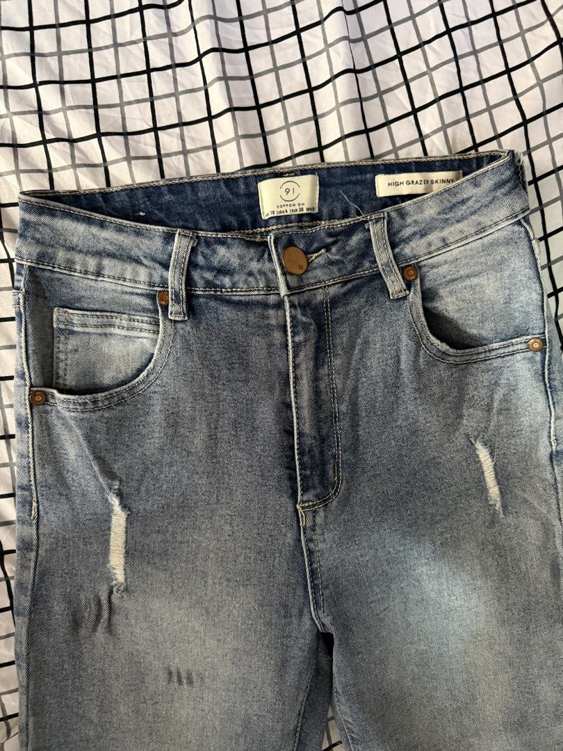 Gap high-rise denim pants (Category: Jeans) located in Quezon City. Submitted by pinkyswearshop (Listing ID 1467894511, Image 3). Description: .