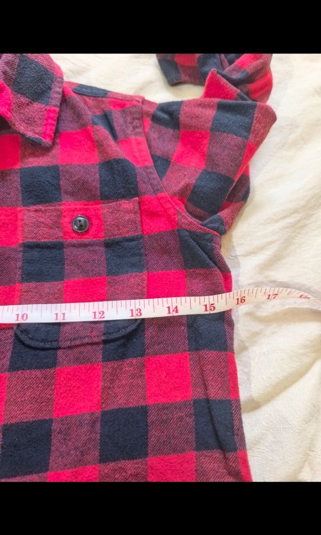 GAP Kids polo – Size S (Category: Babies & Kids Fashion) located in Tacloban City. Submitted by curatedbygenz (Listing ID 1467929731, Image 3). Description: ✨ Soft, cozy flannel fabric ✨ Long sleeves with button cuffs ✨ Button-down front closure ✨ Two front chest pockets ✨ Classic collar ✨ Perfect for casual wear, layering, and cooler weather Brand: GAP Kids Size: Small (S), Regular Color: Red and navy blue Estimated age: Approximately 6–8 years 