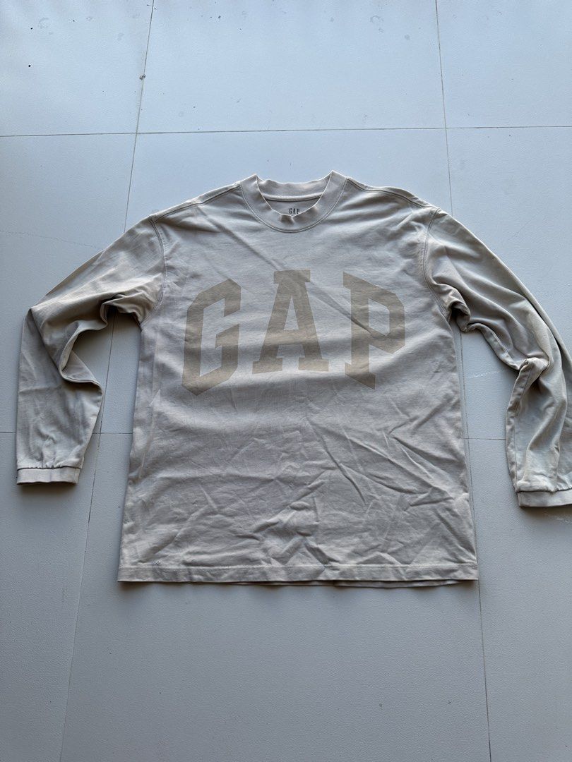 GAP long sleeves (Category: Tshirts & Polo Shirts ) located in Angeles City. Submitted by royal_vintage_thriftshop (Listing ID 1467912830, Image 1). Description: 1 issue checking pictures .