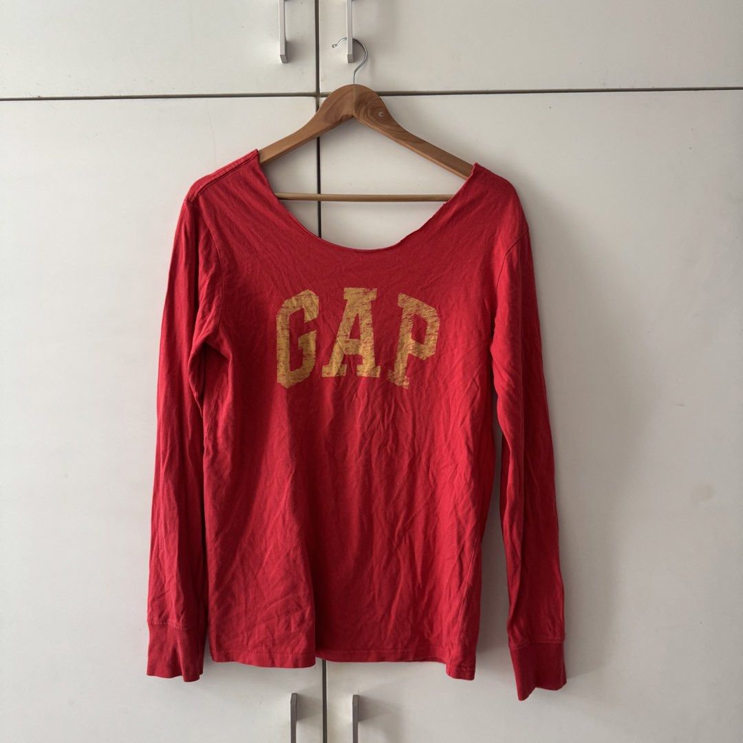 Gap off the shoulder long sleeves (Category: Longsleeves) located in Paranaque City. Submitted by ursaturdayfaves (Listing ID 1467919673, Image 1). Description: .