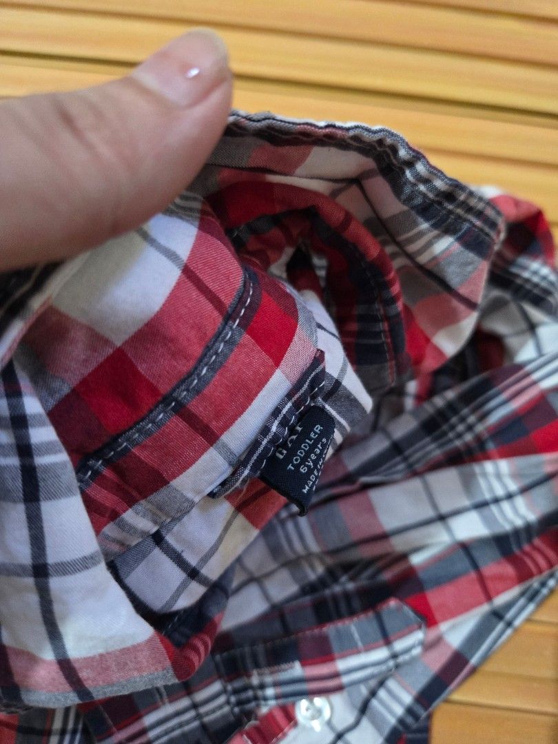 GAP ORIGINAL RED CHECKERED POLO (Category: Babies & Kids Fashion) located in Paranaque City. Submitted by houseofjacob (Listing ID 1467926100, Image 2). Description: 👕 **Fits ages 4-6 years old**, depending on your little one’s size. bought this in US Selling my son’s outgrown clothes, mostly purchased from malls and abroad. These clothes still have lots of love to give and are ready for their next little owners! 🥰❤️ 🎁 **A Little Love Goes a L