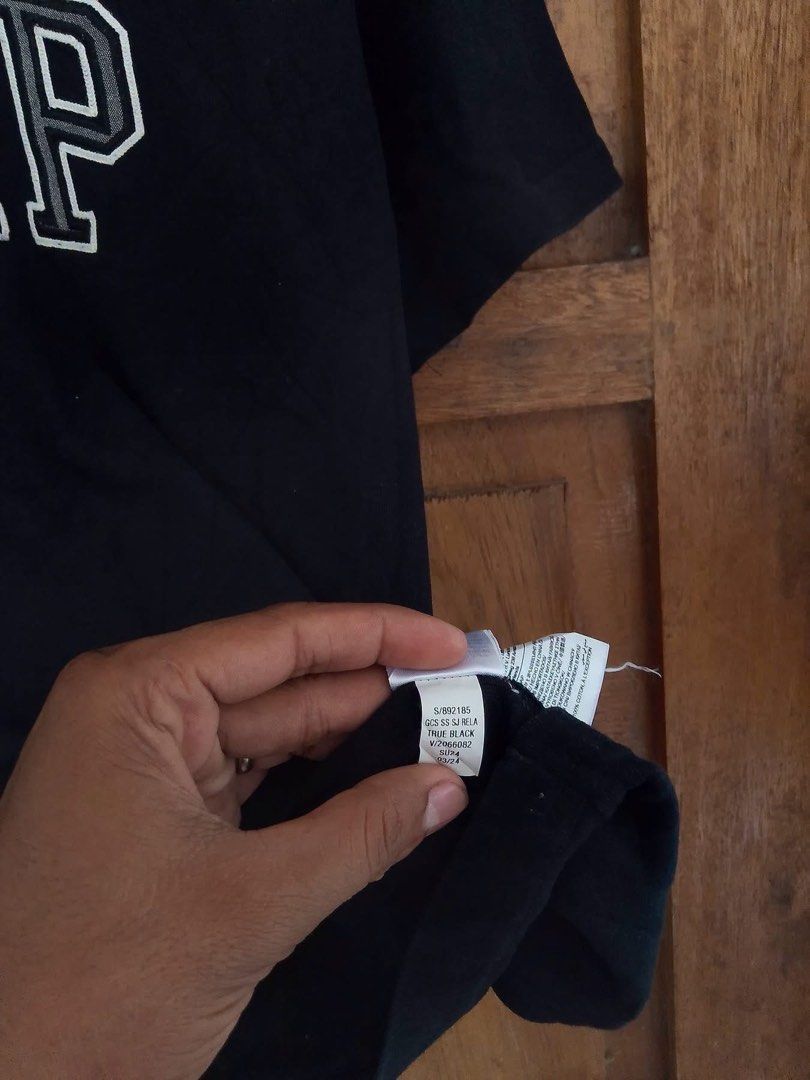 Gap Shirt (Category: Activewear) located in Cateel. Submitted by elayyy_070126 (Listing ID 1467911929, Image 3). Description: .