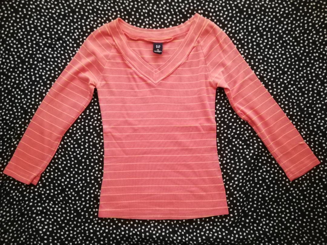 Gap V-Neck Striped T-Shirts Bundle (Category: Shirts) located in Makati City. Submitted by bananafishph (Listing ID 1468050950, Image 3). Description: - Brand: Gap - Bundle of 2 V-neck top for P450 +SF (shouldered by buyer) - Colors: Brown and salmon - Size: XS - Sleeves: 3/4 sleeve - Material: Cotton - Personally owned by seller and not from ukay. __________________________________________________ MOP: BPI & Gcash/ No COD.