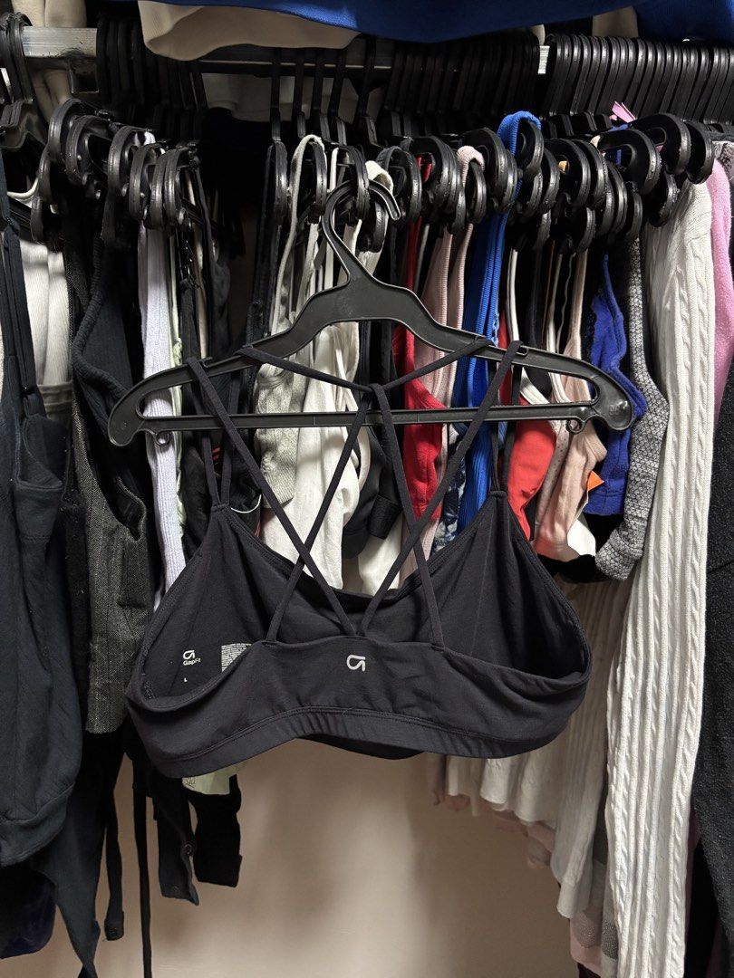 GapFit sleeveless (Category: Sleeveless) located in Pila. Submitted by isabelasthriftclothes (Listing ID 1467966824, Image 2). Description: .