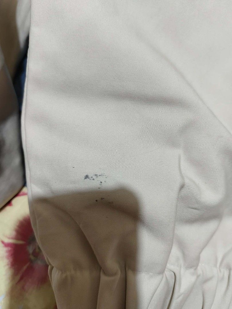 GENTLE COVER HARRINGTON JACKET (Category: Hoodies) located in Tubigon. Submitted by negosyanthrift (Listing ID 1467988252, Image 3). Description: Size:Medium to Large 25x25 Boxy Fit Issue washable stains Excellent condition 🏷️349+sf.