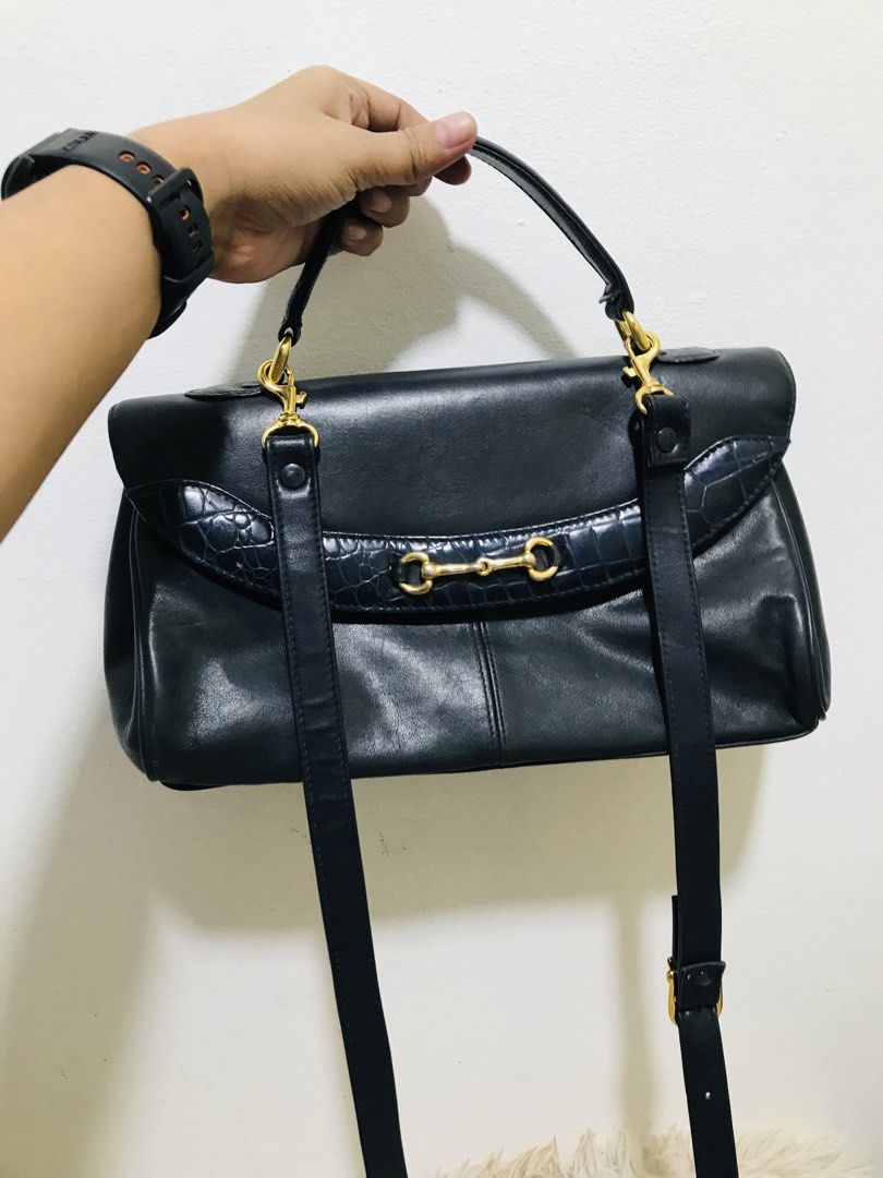 GENUINE LEATHER 2 WAY BAG (Category: Cross-body Bags) located in Gamu. Submitted by 2022bagsbunny (Listing ID 1468009133, Image 1). Description: .