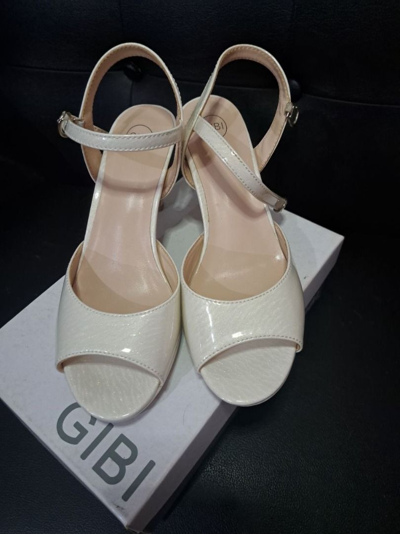 Gibi Heels (Category: Heels) located in Caloocan City. Submitted by marla_g122 (Listing ID 1467889391, Image 2). Description: 👠 FOR SALE: Gibi Heels ✨ Original Price: ₱1,400 ✨ Selling Price: ₱900 ✨ Bought: April 2026 ✨ Condition: Like new ✨ Used only once ✨ With original box ✨️Size: 37 RFS: mas mataas ang heels kaysa sa pride ng bumili kaya binibenta na..