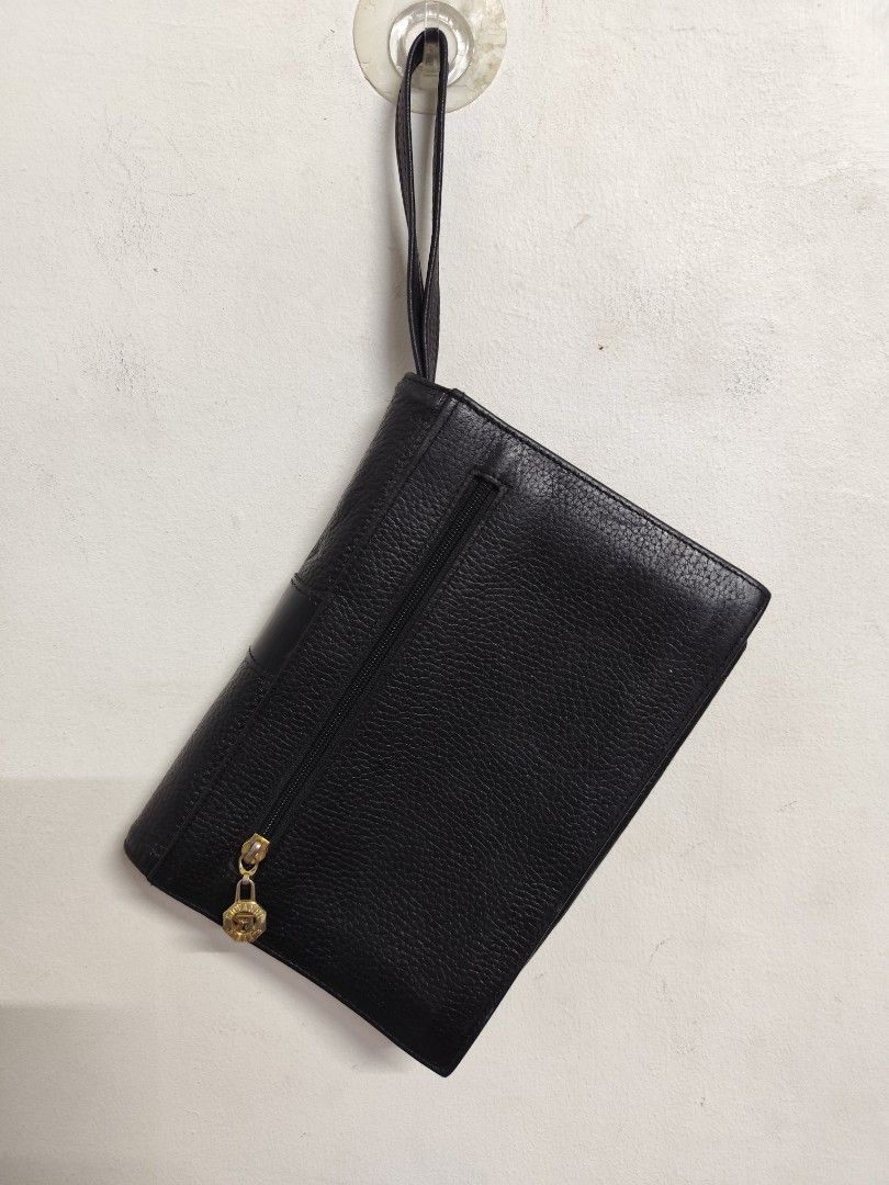 Giovani Roberta Leather Clutch Bag (Category: Clutches) located in Compostela. Submitted by fashiondeamar (Listing ID 1467946139, Image 2). Description: Giovani Roberta Leather Clutch Bag.