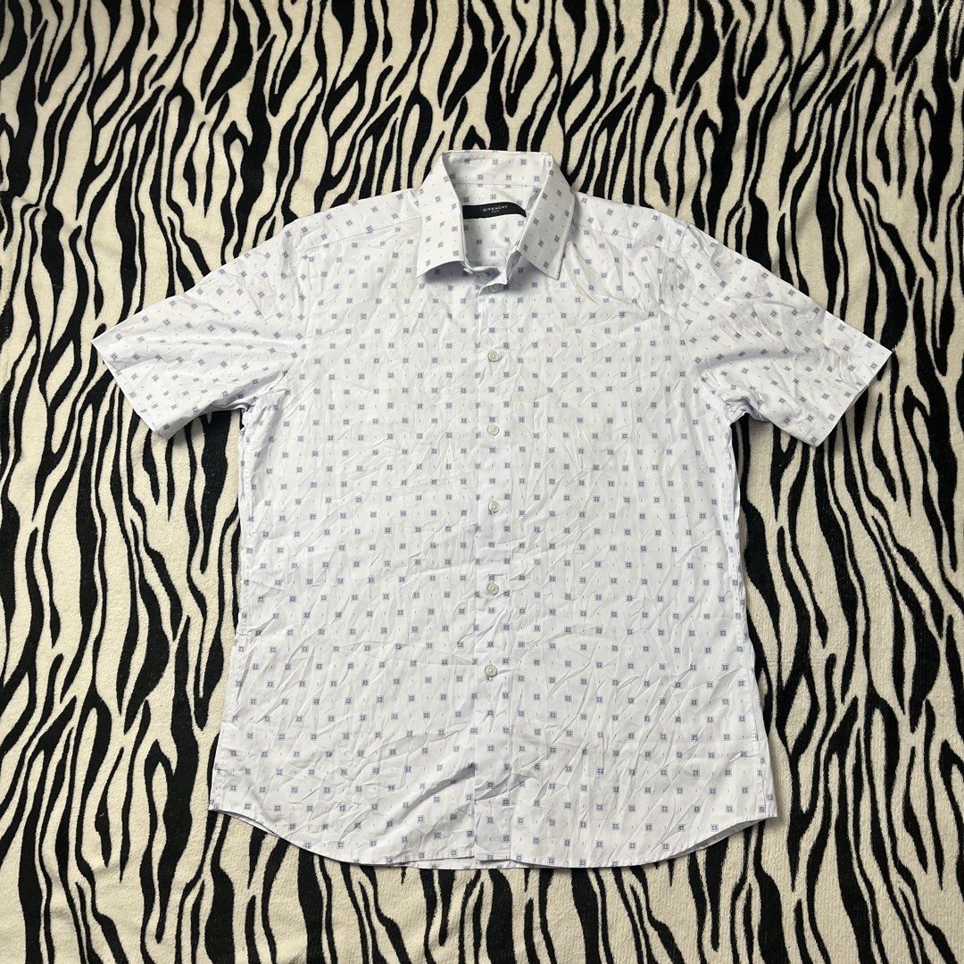 Givenchy all over print logo polo (Category: Tshirts & Polo Shirts ) located in Manila. Submitted by royaldripmanila (Listing ID 1467949004, Image 1). Description: No issue W22 L30.