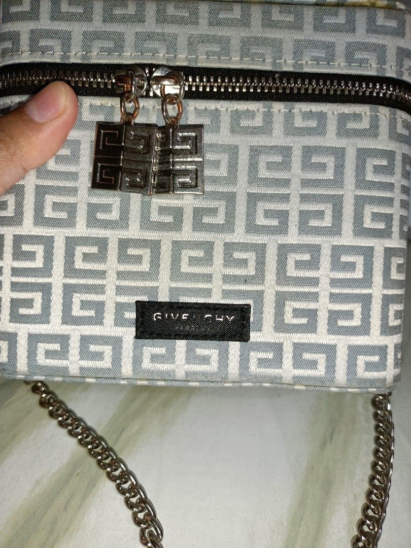 Givenchy and YSL Parfums Bundle Bag (Category: Shoulder Bags) located in Bolinao. Submitted by shayne_0215 (Listing ID 1467975364, Image 2). Description: - Sold as bundle - No flaws like rubs, scuffs or chipping - Needs cleaning - YSL is leather while Givenchy is cloth - Last Price Posted - Deal Now, Pay Now - MOP: GCASH - SF will be shouldered by the buyer.
