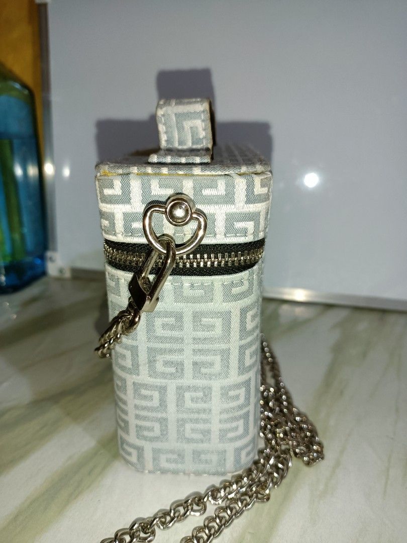 Givenchy and YSL Parfums Bundle Bag (Category: Shoulder Bags) located in Bolinao. Submitted by shayne_0215 (Listing ID 1467975364, Image 3). Description: - Sold as bundle - No flaws like rubs, scuffs or chipping - Needs cleaning - YSL is leather while Givenchy is cloth - Last Price Posted - Deal Now, Pay Now - MOP: GCASH - SF will be shouldered by the buyer.