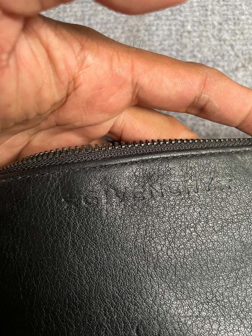 GIVENCHY CLUTCH BAG (Category: Luxury Bags & Wallets) located in Tacloban City. Submitted by solothriftfinds (Listing ID 1467906775, Image 3). Description: GIVENCHY CLUTCH BAG VERYGOOD CONDITION ISSUE:SMALL DENTS.