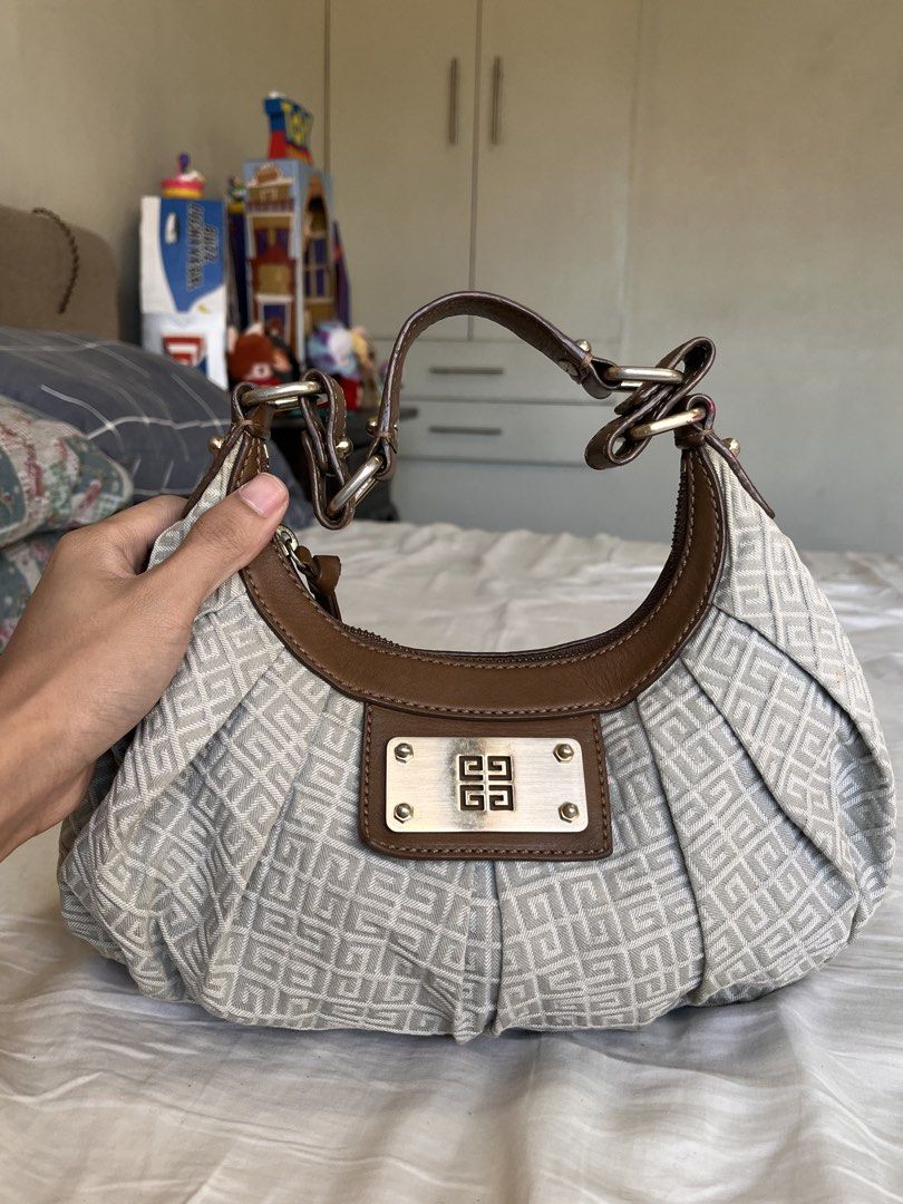 Givenchy Hobo Bag (Category: Shoulder Bags) located in Antipolo. Submitted by itsme_ghelsonn (Listing ID 1467920108, Image 2). Description: Cut code Need wash.