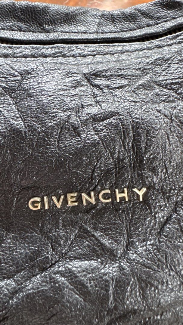 Givenchy Pandora (Category: Luxury Bags & Wallets) located in Tagbilaran City. Submitted by Bunnybebu (Listing ID 1467921711, Image 3). Description: Excellent condition Made in Italy Coded No flaws /gasgas / butas Medium size Super light MISSING SLING Kindly inspect all photos carefully for details. Zoom in you must. 📍Tagbilaran City, Bohol ⚠️ This is a thrifted item so please manage your expectations. ❎ Bawal sa maselan at maarte ‼️All sales ar
