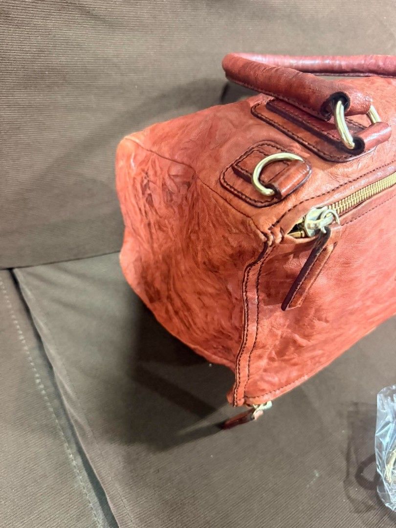 Givenchy Pandora Distressed leather (Category: Luxury Bags & Wallets) located in Passi. Submitted by janbelisario (Listing ID 1467940296, Image 2). Description: Distressed leather Well used conditions GUARANTEED ORIGINAL mu.