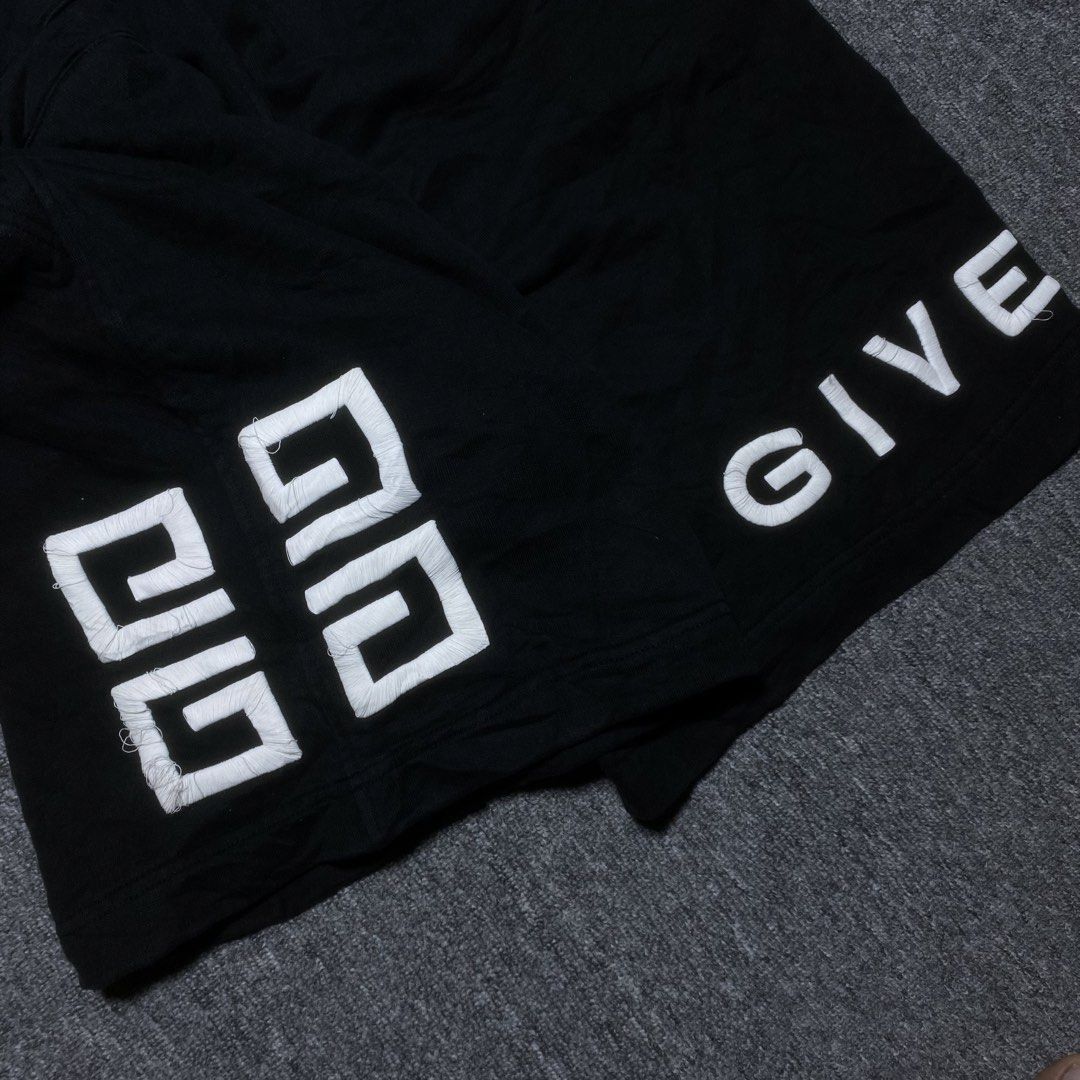 GIVENCHY SHORT (Category: Shorts) located in Manila. Submitted by aym_fortunate (Listing ID 1468033569, Image 3). Description: GOOD FOR PERSONAL USE. ISSUE : ANGAT IBANG SINULID EMBROID. MAKAPAL TELA. .