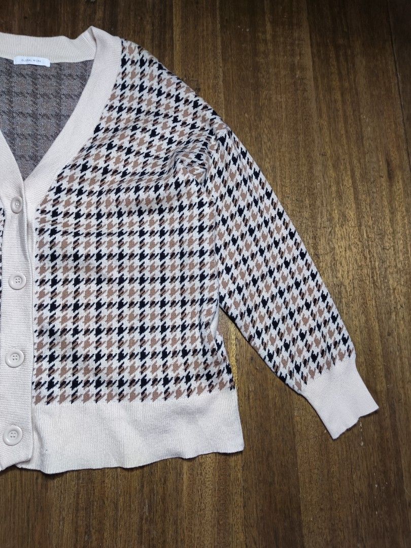 GLOBAL WORK Houndstooth V-Neck Cardigan Size Free (Category: Coats, Jackets and Outerwear) located in Mandaluyong City. Submitted by heatgear (Listing ID 1467981984, Image 2). Description: - Brand: GLOBAL WORK - Pattern: Brown, black, and beige houndstooth - Details: V-neckline with cream button-down front, ribbed cuffs, hem, and placket - Material: Soft rayon, polyester, and nylon blend - Size: F (Free Size) - Style: Neutral tones, great for eas