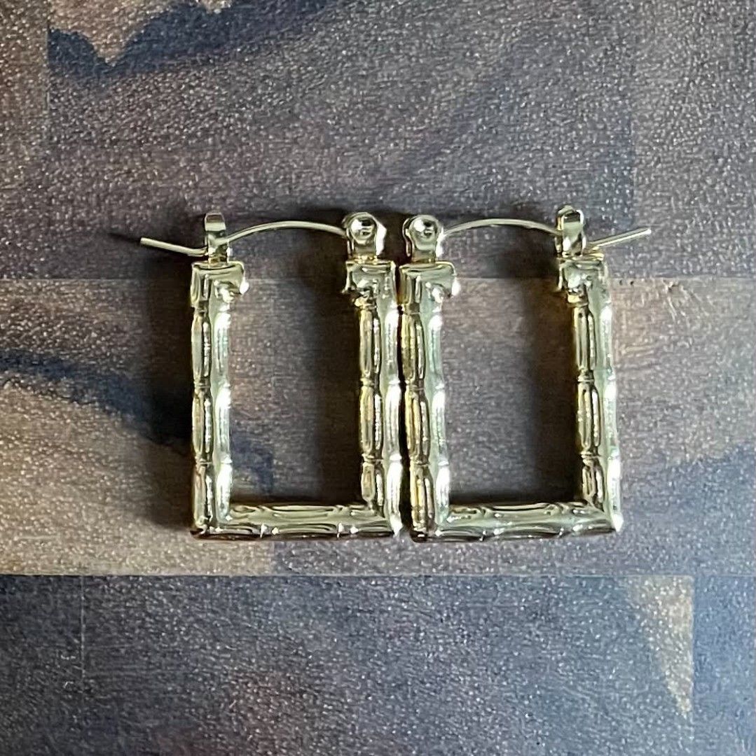 Gold bamboo hoop earrings rectangular shape (Category: Earrings) located in Kananga. Submitted by aurylien.clo (Listing ID 1467944443, Image 1). Description: - Non-tarnish - Note 💌 proper care is recommended to maintain it's shine and preventing tarnishing - Bold chunky - Trendy gold hoop earrings with a unique rectangular bamboo design - Secure hinged closure with a snap-back post for easy wear - Eye-catching shiny metallic finish that catches 