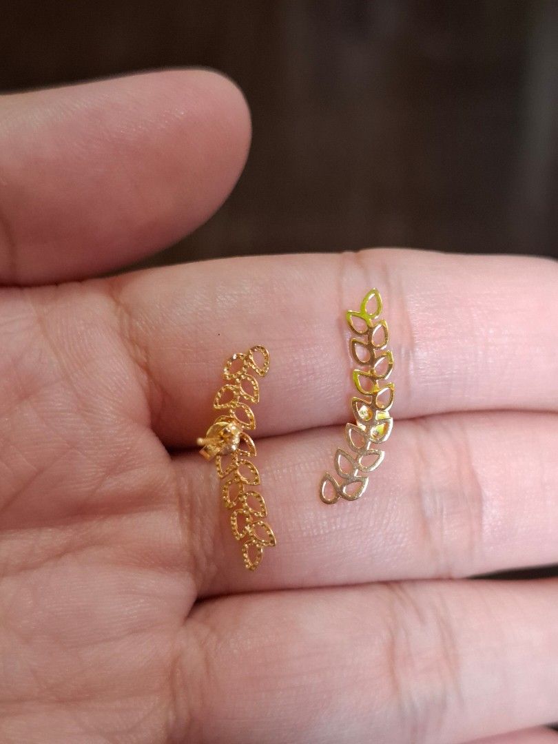 Gold leaf climber crawler earrings ear pin studs (Category: Earrings) located in Caloocan City. Submitted by michelle.golveo (Listing ID 1467907201, Image 2). Description: 🌿 BRAND NEW LEAF STUD EARRING ⚖️ 0.75G 💰 ₱5,775ONLY! ✨ 18K Pawnable Gold.
