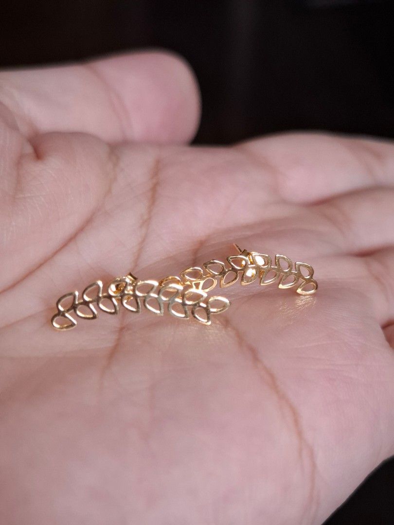 Gold leaf climber crawler earrings ear pin studs (Category: Earrings) located in Caloocan City. Submitted by michelle.golveo (Listing ID 1467907201, Image 1). Description: 🌿 BRAND NEW LEAF STUD EARRING ⚖️ 0.75G 💰 ₱5,775ONLY! ✨ 18K Pawnable Gold.