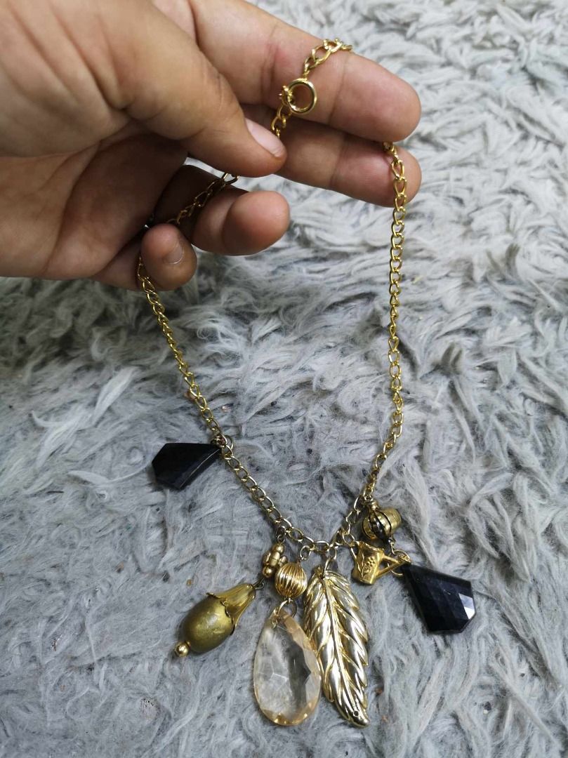 Gold Tone Chain Multi Charm Necklace (Category: Necklaces) located in Santa Cruz. Submitted by jmy_surplus.2 (Listing ID 1467913063, Image 3). Description: Size ; L - 10 W - 1 Color ; Gold Type ; Necklace Brand ; No Brand Material ; Steel Style ; Gold Tone Necklace LG 117 JMY 3 Batch #225.