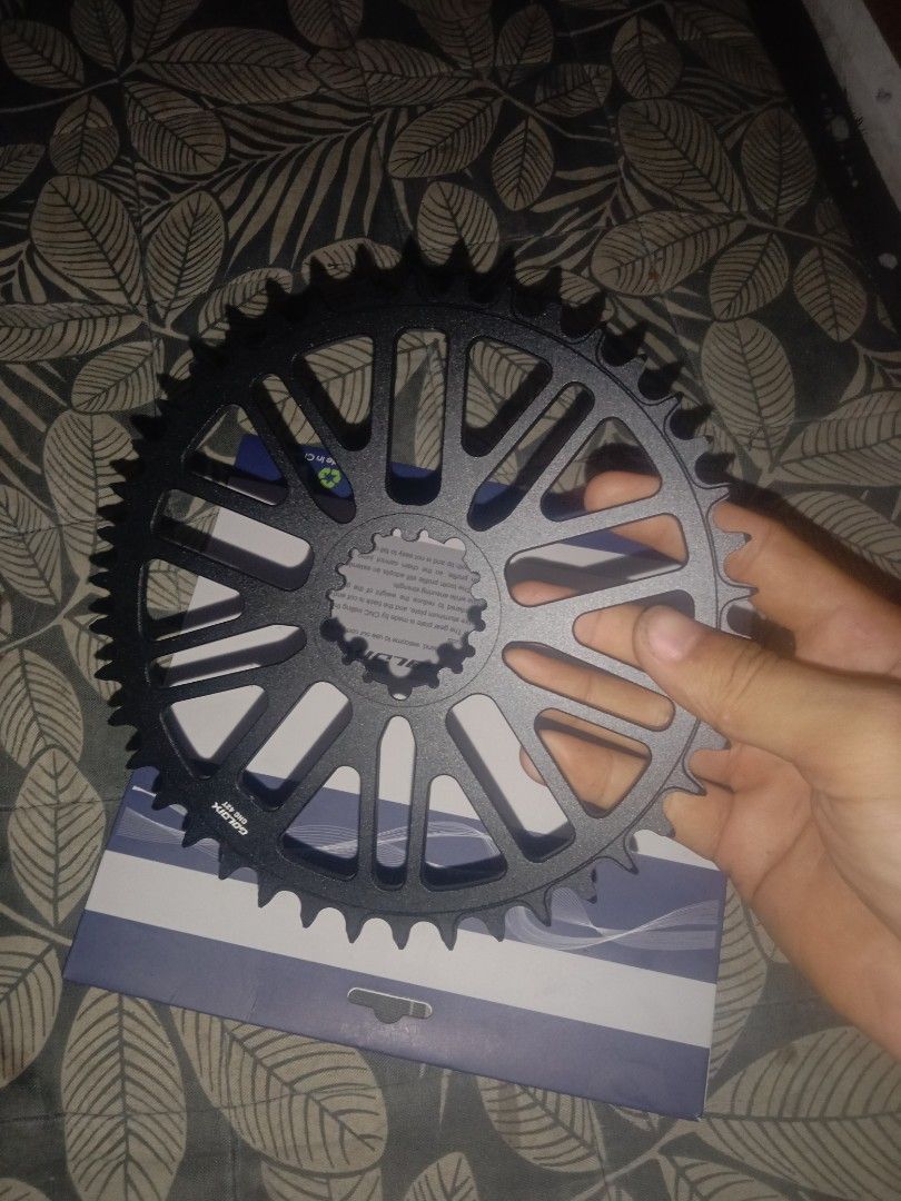 Goldix CNC 42T Chainring Black (Category: Bicycles) located in Bulacan. Submitted by krt_dnl (Listing ID 1467841940, Image 1). Description: Fs Rush presyong pamigay na lang Good as Brand new Goldix CNC 42t Chainring for only 700₱ pm 💬 pref Code of payment Cash willing to public meet up📍 - Item: Black Goldix Chainring - Teeth: 42T setup - Material: CNC milled aluminum with lightweight cutouts - Mount: Standard direct mount pattern - Condition: B