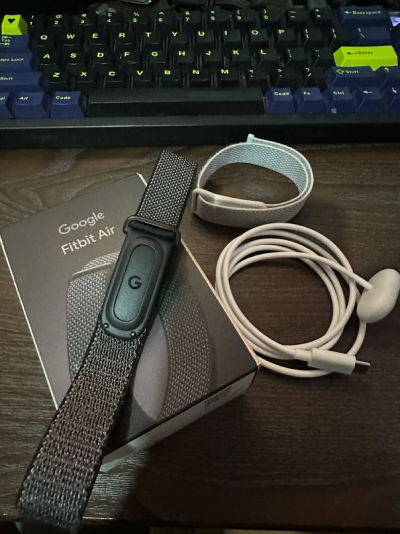 Google Fitbit Air Obsidian (Category: Wearables & Smart Watches) located in Paranaque City. Submitted by boggs.a (Listing ID 1468010998, Image 1). Description: Google Fitbit Air - Obsidian - Comes with box, charger, receipt - Comes with third-party white strap Purchased brand new in Hong Kong for 1099 HKD (~8800 PHP) in August 2026. Selling because I prefer my Apple Watch. - Meet ups only at SM BF Parañaque - Delivery possible. Buyer's expense. B