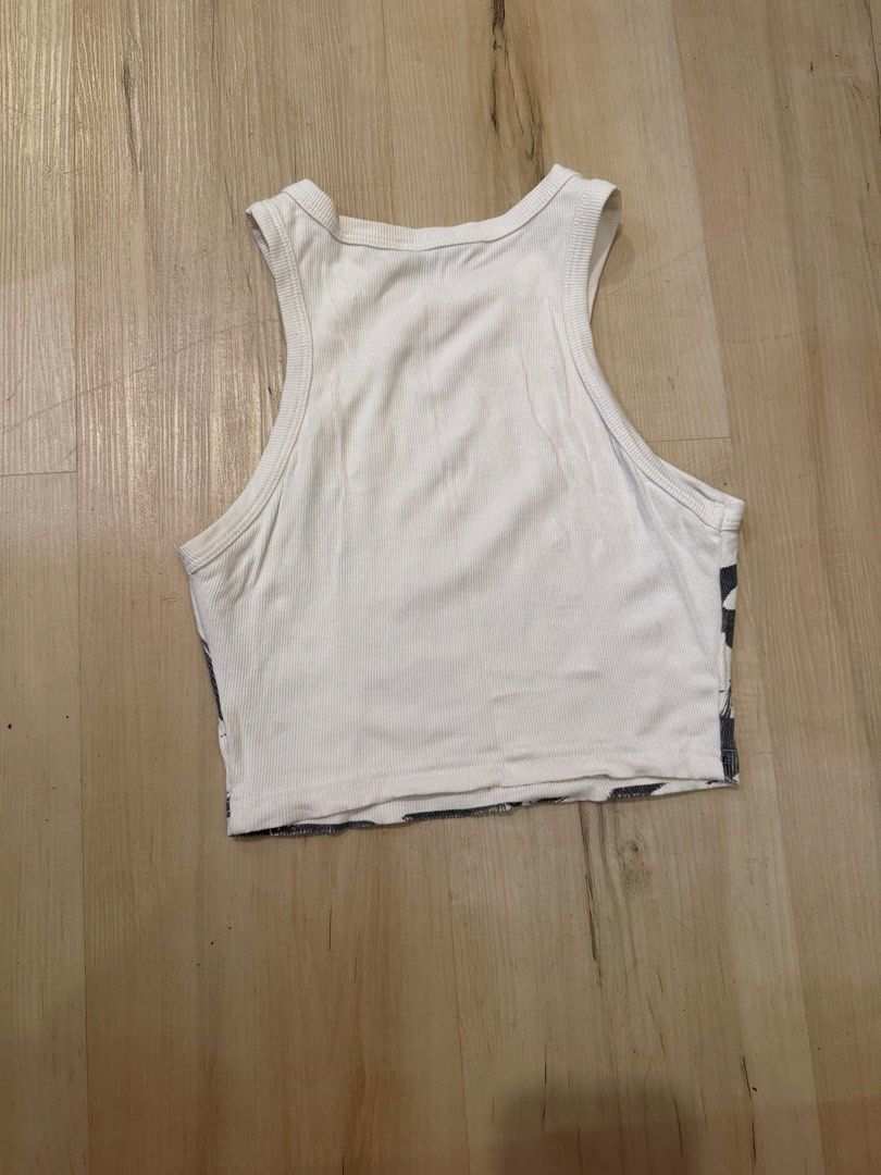 Graphic Print Ribbed Crop Tank Top (Category: Sleeveless) located in Manila. Submitted by _____car0usell (Listing ID 1467999124, Image 2). Description: .
