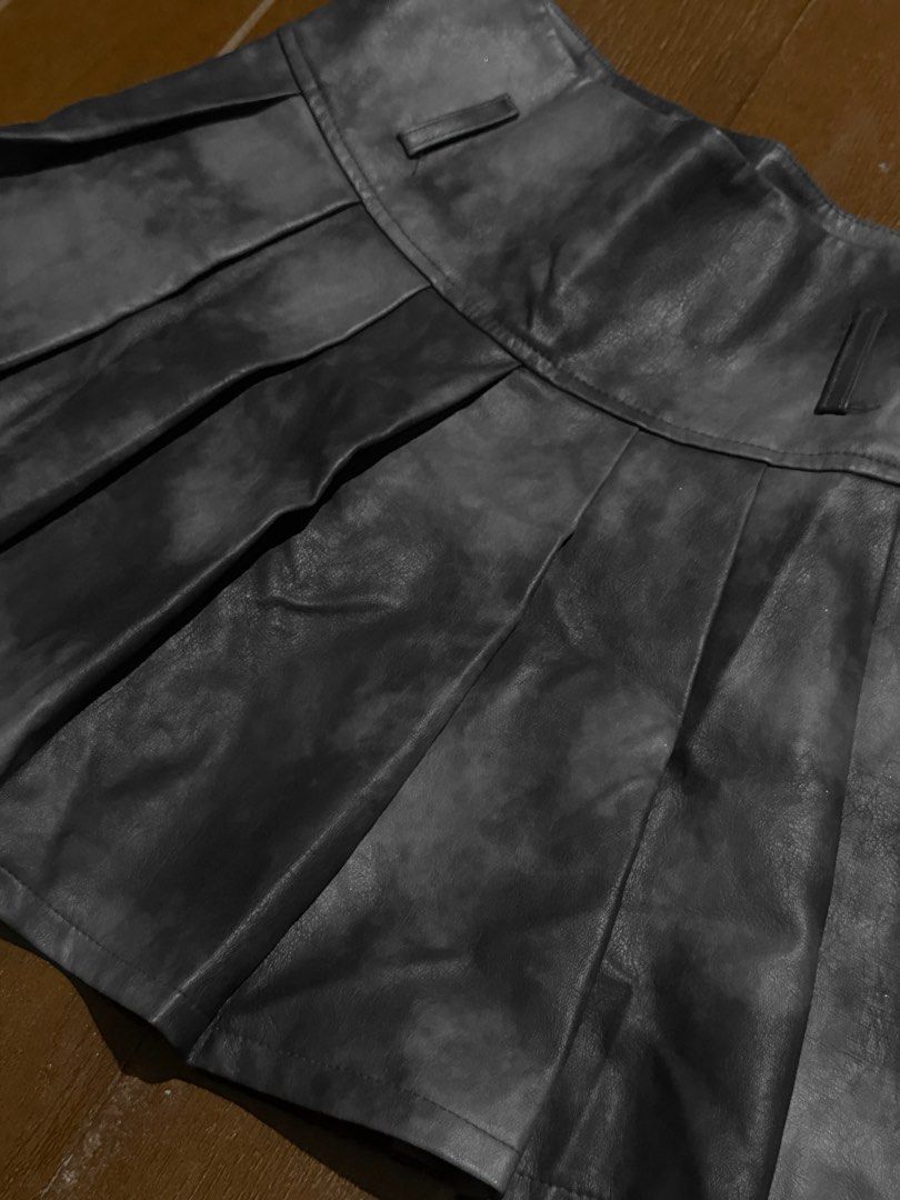 Gray Leather Skirt (Category: Skirts) located in Guiguinto. Submitted by rlyrc_ (Listing ID 1468044740, Image 3). Description: Gray Leather Skirt W 25 L 15 Condition: 10/10 ☆ color may vary due to lighting ☆ Dm for more details. ☆ Prices are negotiable ☆ no deleting of comments, deleting of comments or cancel the orders are considered as bogus buyer! ☆ read our rules before shopping🩶.