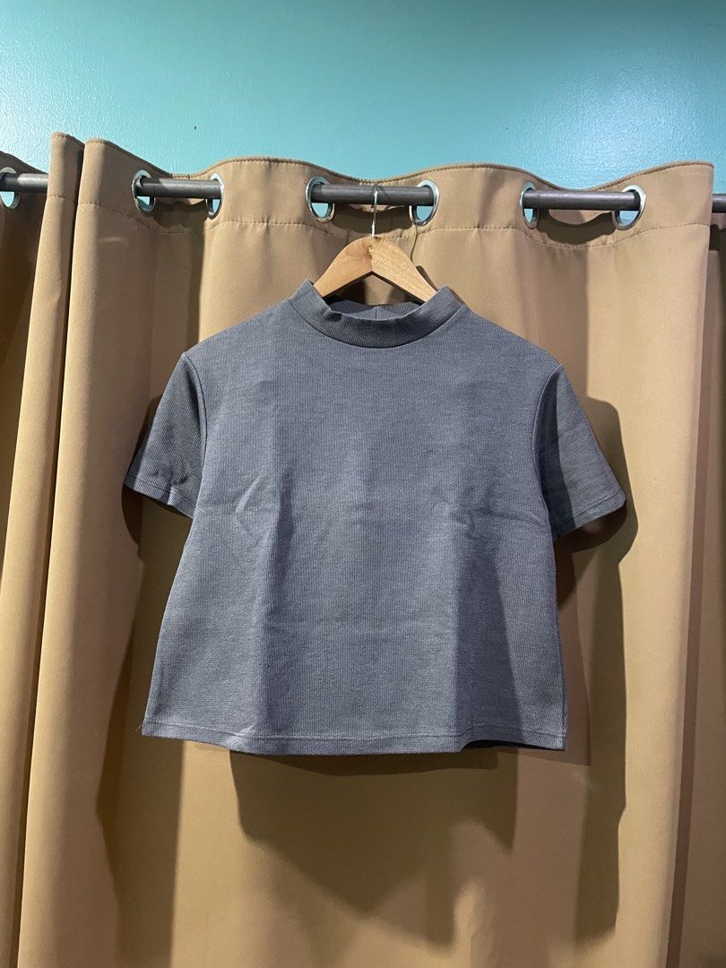 Gray Ribbed Mock Neck Crop Top S-M (Category: Blouses) located in Quezon City. Submitted by smileclothingline (Listing ID 1467853569, Image 2). Description: 🚚Courier: J&T/Lalamove/Gogoexpress 📍Shipping fee depends on your location 💸Mode of Payment: BPI/Gcash/Paymaya ‼️Payment first, only then will ship the item.