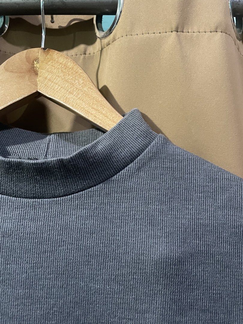 Gray Ribbed Mock Neck Crop Top S-M (Category: Blouses) located in Quezon City. Submitted by smileclothingline (Listing ID 1467853569, Image 3). Description: 🚚Courier: J&T/Lalamove/Gogoexpress 📍Shipping fee depends on your location 💸Mode of Payment: BPI/Gcash/Paymaya ‼️Payment first, only then will ship the item.