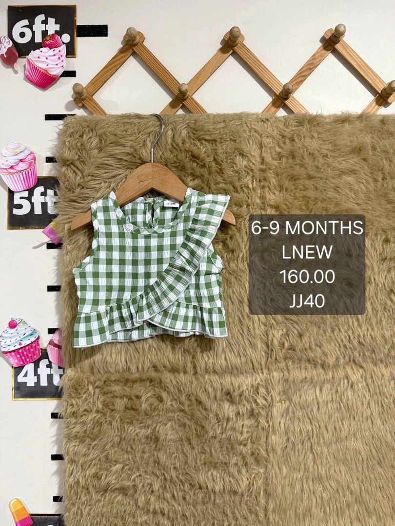 Green White Gingham Ruffle Crop Top 6-9M (Category: Babies & Kids Fashion) located in Jaen. Submitted by kmg0219 (Listing ID 1468050688, Image 1). Description: - Size: 6-9 months - Design: Green and white check pattern with a cute diagonal ruffle - Closure: Button closure at the back neckline - Fabric: Lightweight, ideal for warm weather - Condition: Clean and ready to wear.