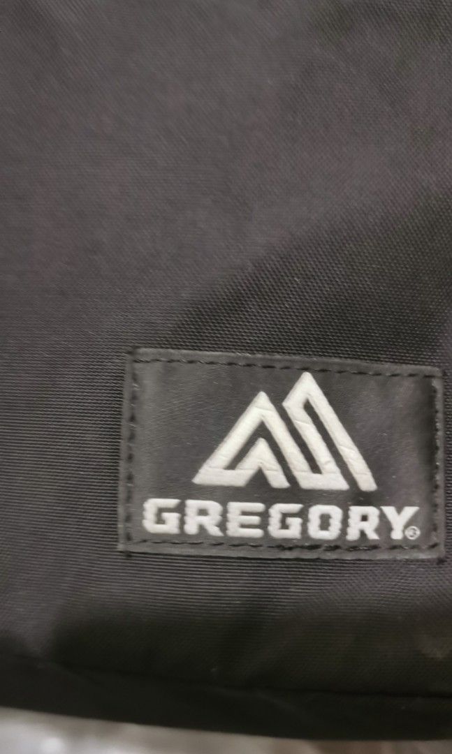 Gregory padded shoulder bag L (Category: Sling Bags) located in San Jose. Submitted by thrift_ni_sir (Listing ID 1467969349, Image 2). Description: Large on tag Excellent condition MOD j&t Add shipping fee MOP gcash.
