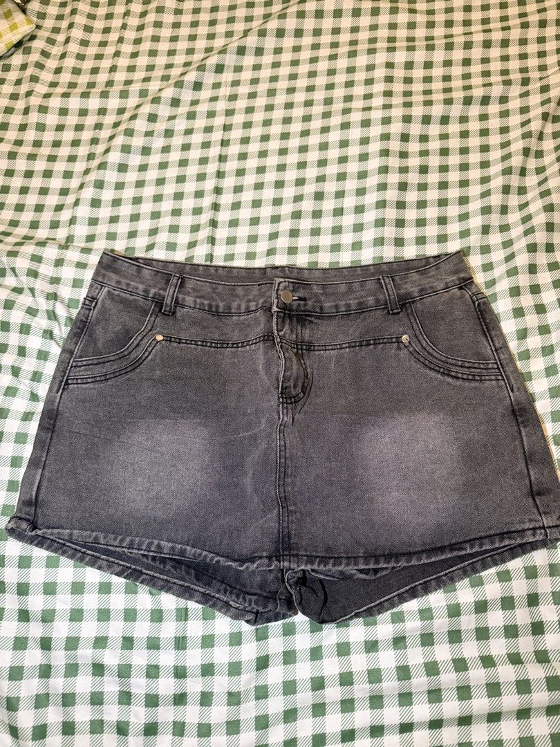 Grey Denim Skort Size 5XL (Category: Shorts) located in San Miguel. Submitted by matchalatte23_ (Listing ID 1467990120, Image 1). Description: .