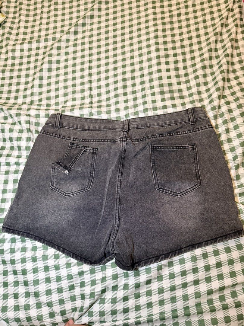 Grey Denim Skort Size 5XL (Category: Shorts) located in San Miguel. Submitted by matchalatte23_ (Listing ID 1467990120, Image 2). Description: .