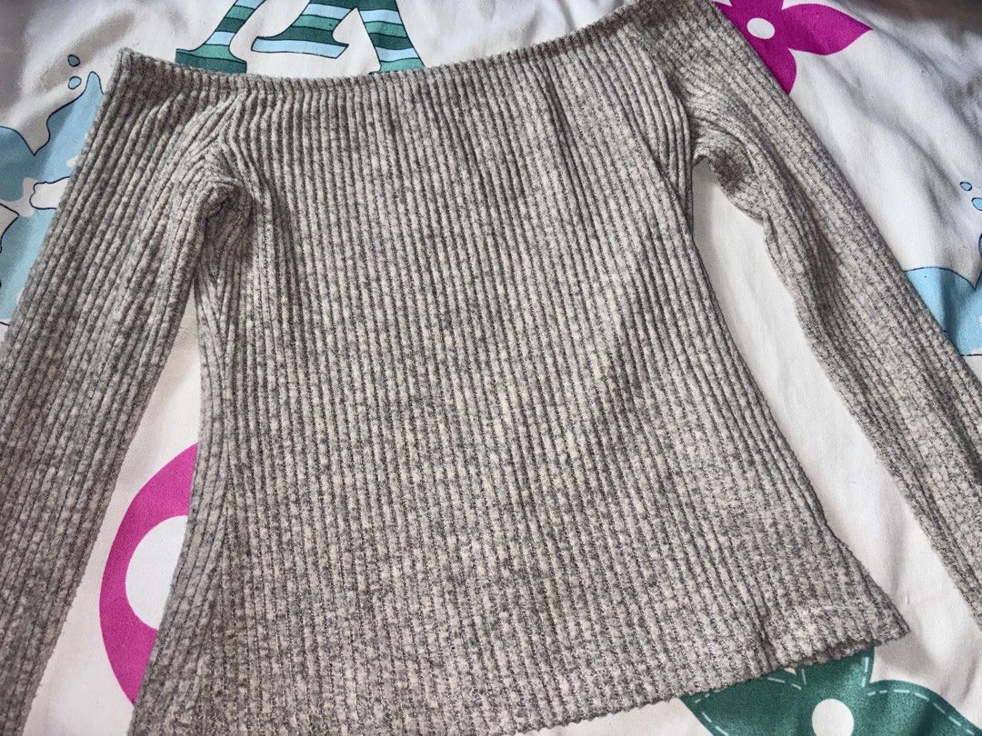 Grey Off-Shoulder Ribbed Knit Sweater (Category: Longsleeves) located in Bacoor. Submitted by fmax19 (Listing ID 1467899418, Image 3). Description: - Style: Off-shoulder ribbed knit sweater - Color: Grey - Size: XS - Details: Long sleeves, soft textured fabric with vertical stripes .