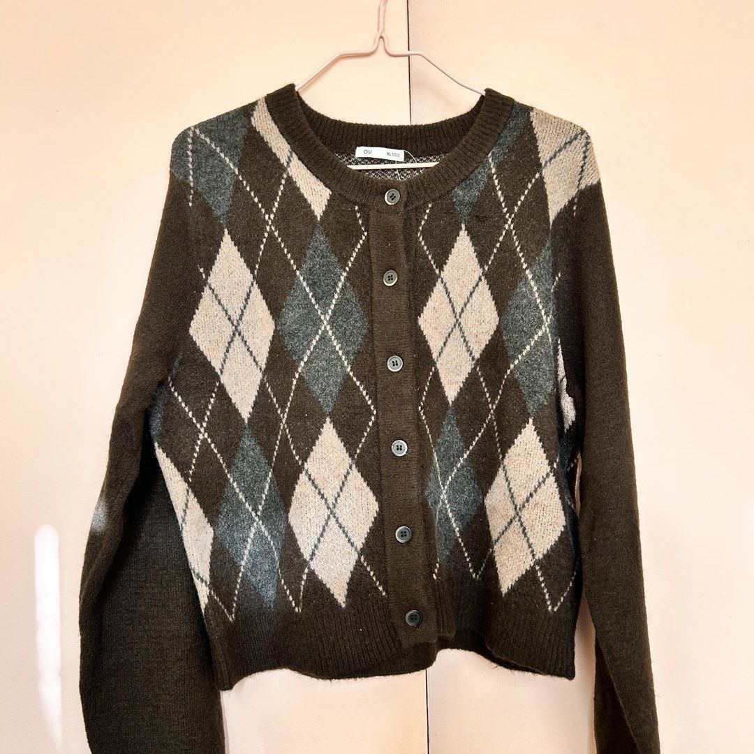 GU Argyle Knit Cardigan Dark Brown (Category: Coats, Jackets and Outerwear) located in Batangas. Submitted by han.jpg (Listing ID 1467913488, Image 1). Description: - brand new from Japan - onhand, ready to ship - pay as you mine - MOP: gcash, maribank - MOD: J&T - location: batangas.