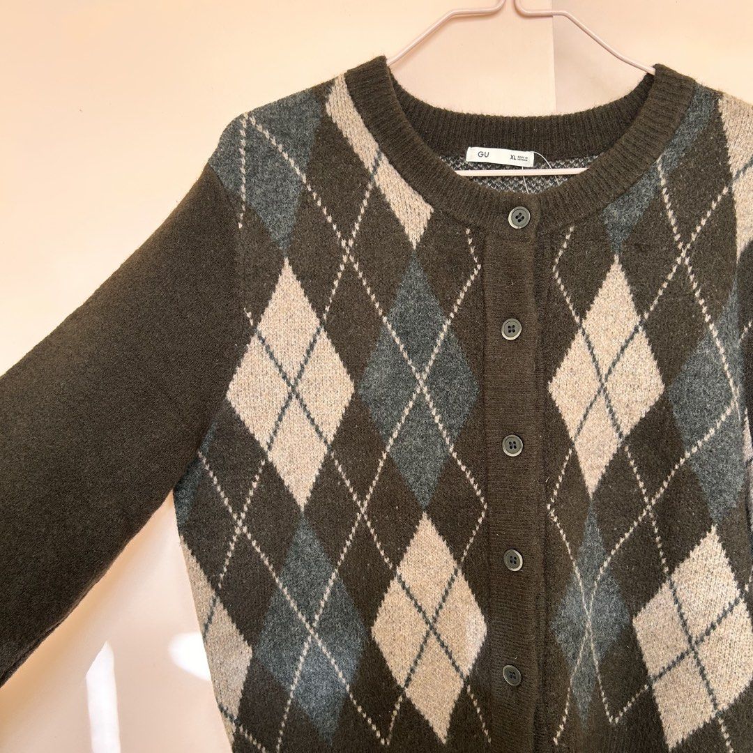 GU Argyle Knit Cardigan Dark Brown (Category: Coats, Jackets and Outerwear) located in Batangas. Submitted by han.jpg (Listing ID 1467913488, Image 2). Description: - brand new from Japan - onhand, ready to ship - pay as you mine - MOP: gcash, maribank - MOD: J&T - location: batangas.