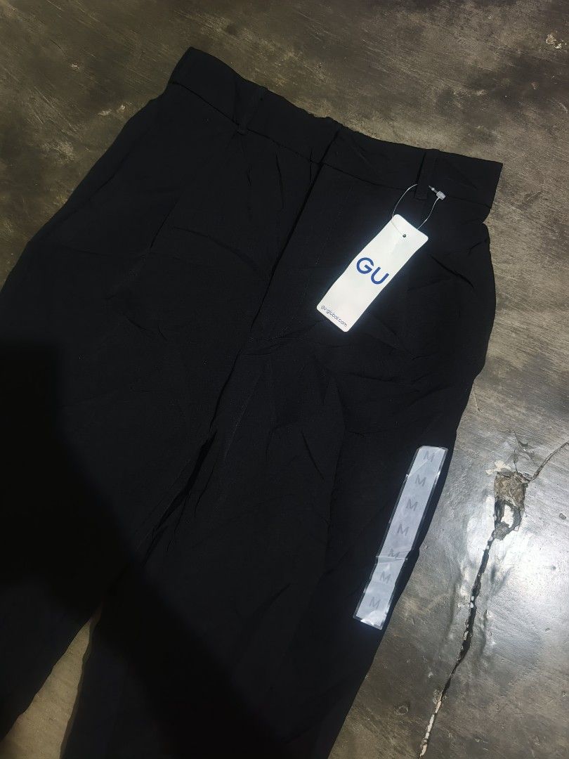 GU Black Trousers Size M (Category: Trousers) located in Koronadal. Submitted by zxckeeeny_ (Listing ID 1467993198, Image 2). Description: GU slacks ‎W:25 - stretch to 28 ‎L: 36 ‎Leg Opening: 6 ‎brand new with hangtag ‎no issue ‎10/10 ‎excellent.