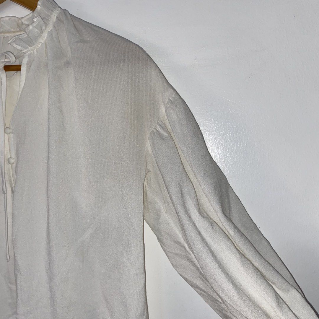GU BY UNIQLO tie top (Category: Blouses) located in San Jose del Monte. Submitted by mamiracky (Listing ID 1467935086, Image 3). Description: Last price posted In good condition No flaws No when worn .