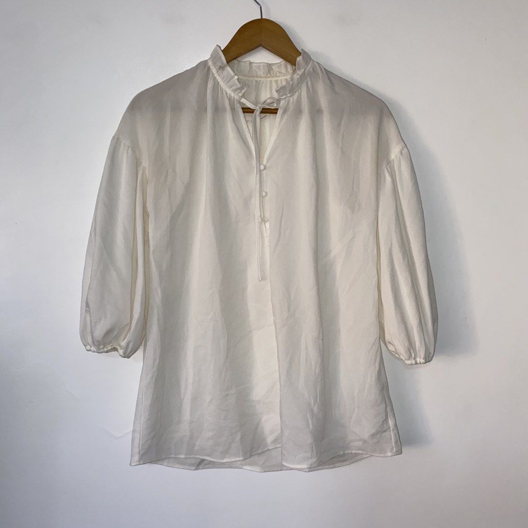 GU BY UNIQLO tie top (Category: Blouses) located in San Jose del Monte. Submitted by mamiracky (Listing ID 1467935086, Image 2). Description: Last price posted In good condition No flaws No when worn .